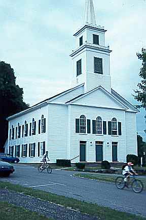 Church in Westhampton town center (17 kB JPEG)